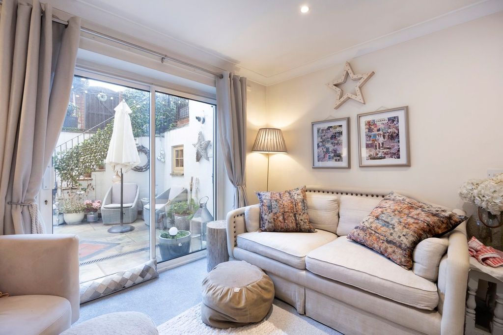 Property photo 3 of 12