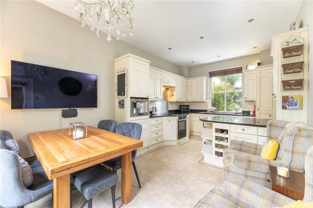 Property photo 2 of 34 Dining Kitchen