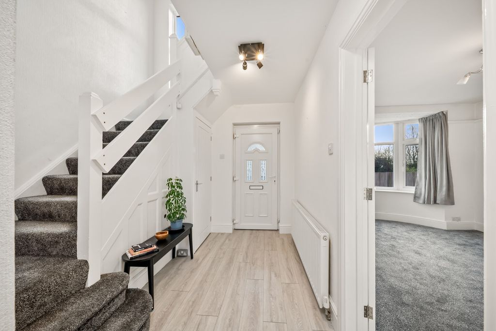 Property photo 2 of 35