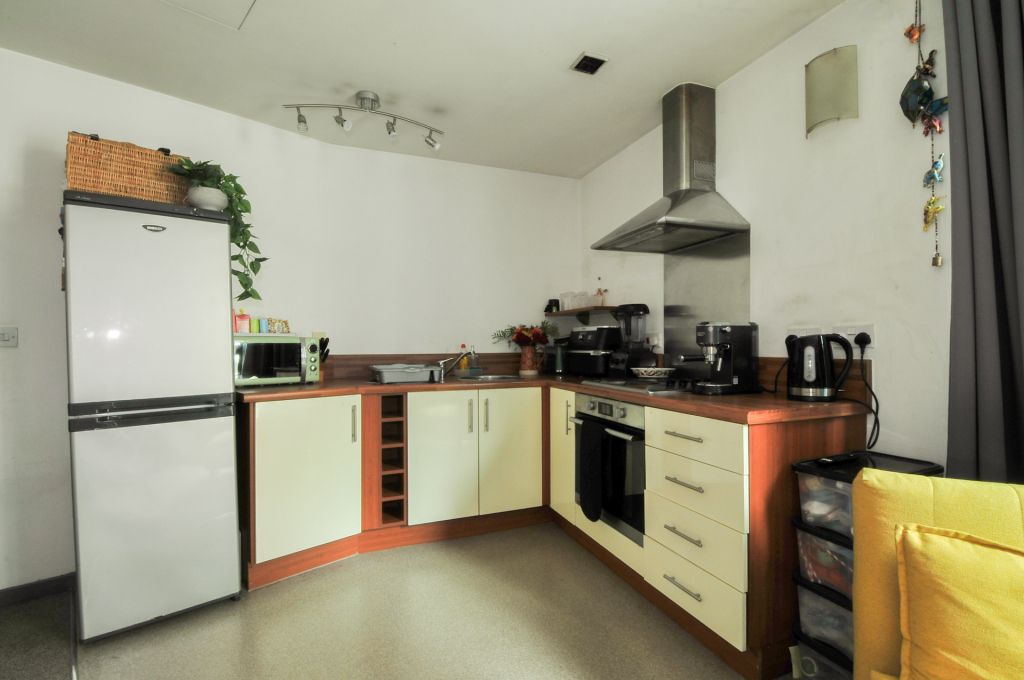 Property photo 3 of 12