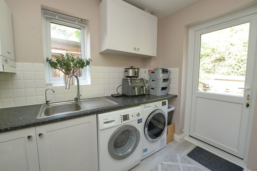Additional image 9 of 5 bed detached house for saleFullerton Close, Fleet GU51