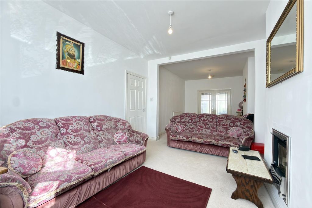 Property photo 2 of 20 Lounge