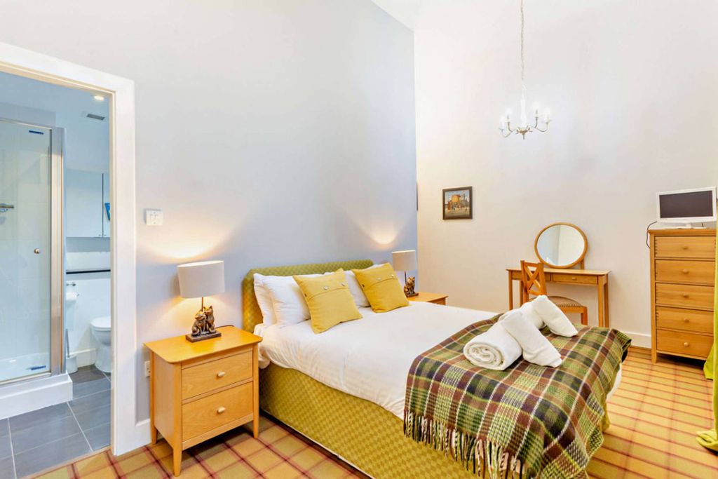 Property photo 2 of 20