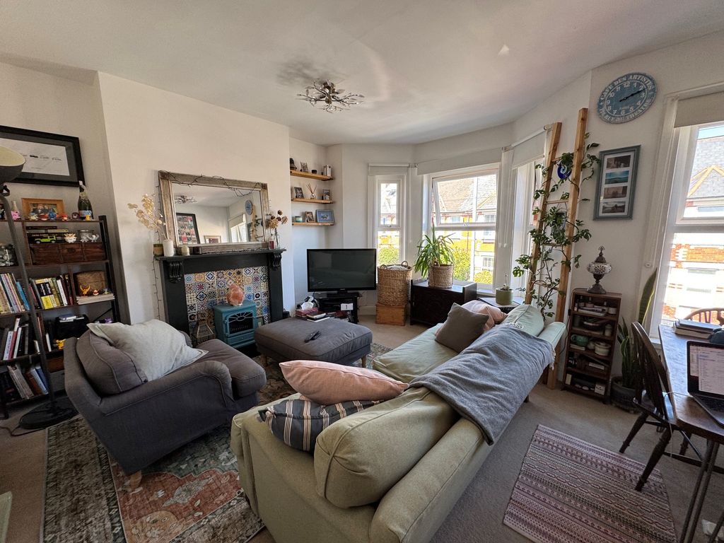 Property photo 2 of 7