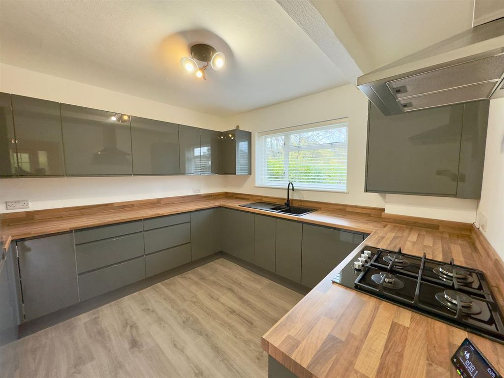 Property photo 2 of 27 Kitchen