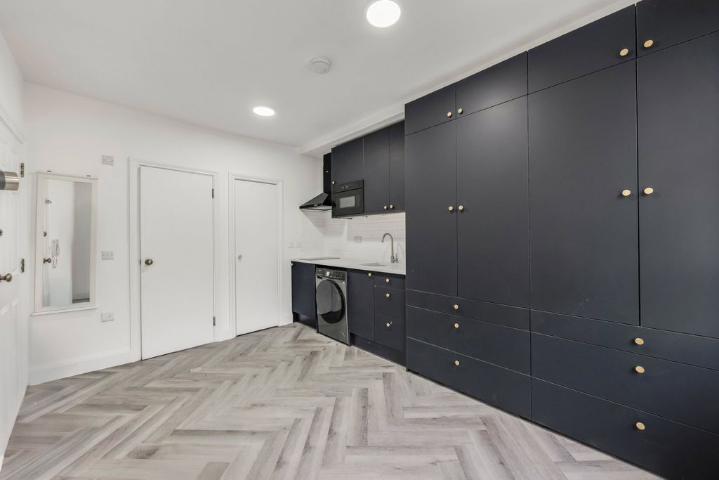 Property photo 3 of 5 Picture No. 22