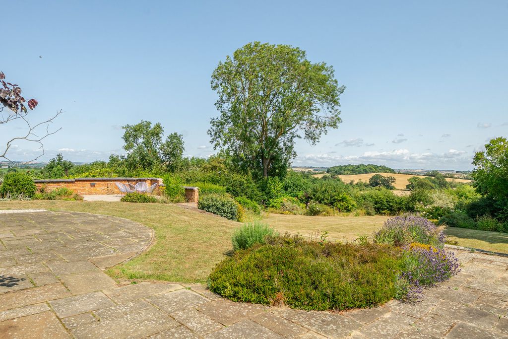 Property photo 3 of 27