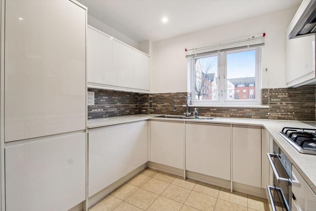 Property photo 2 of 16 Image