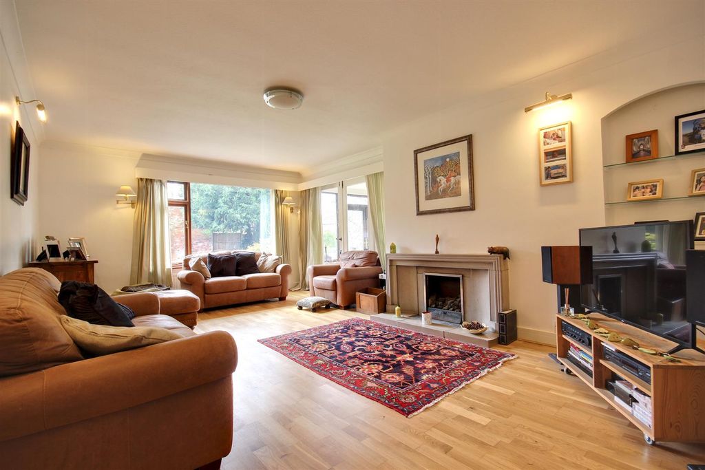 Property photo 2 of 23