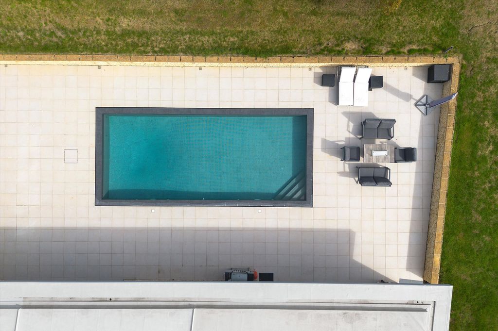 Property photo 2 of 42 Image