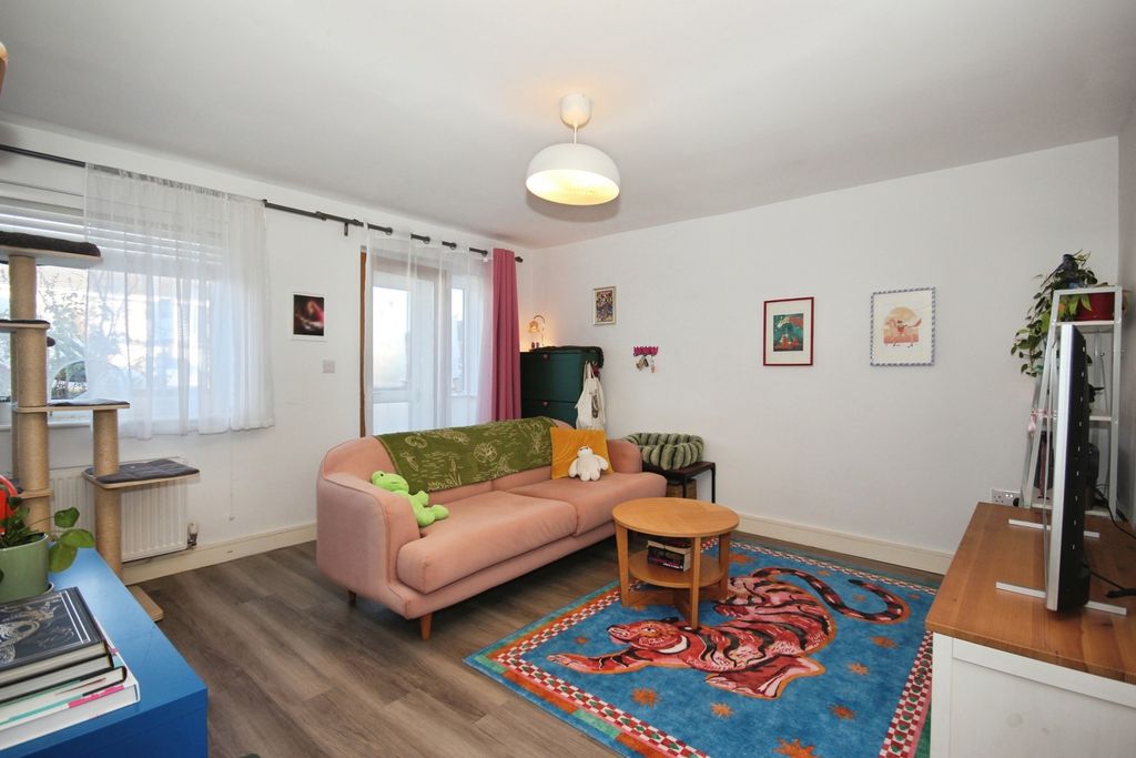 Property photo 2 of 12 Pbox-Img.Jpg
