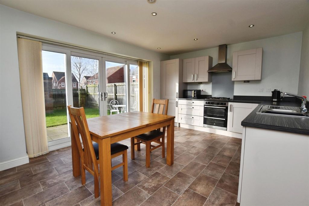 Property photo 2 of 16 Fitted Dining Kithen