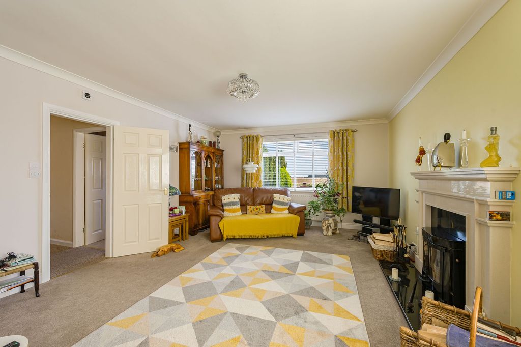 Property photo 3 of 44