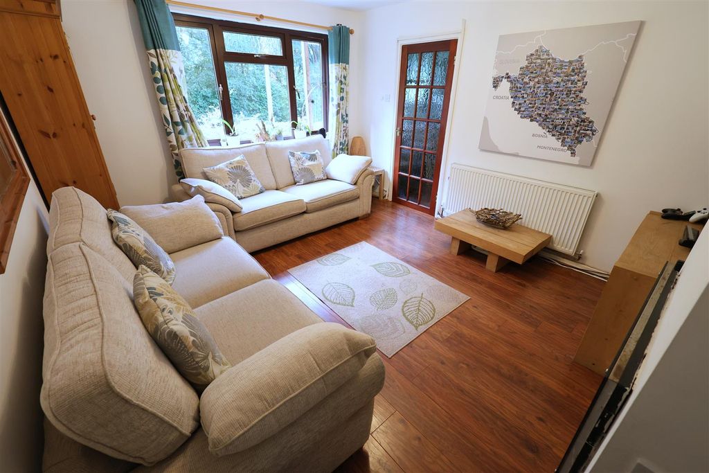 Property photo 3 of 27 Sc Lounge iii.Jpg