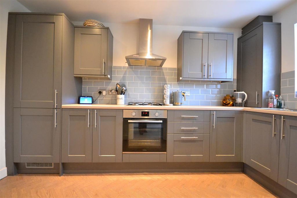 Property photo 3 of 24 Kitchen