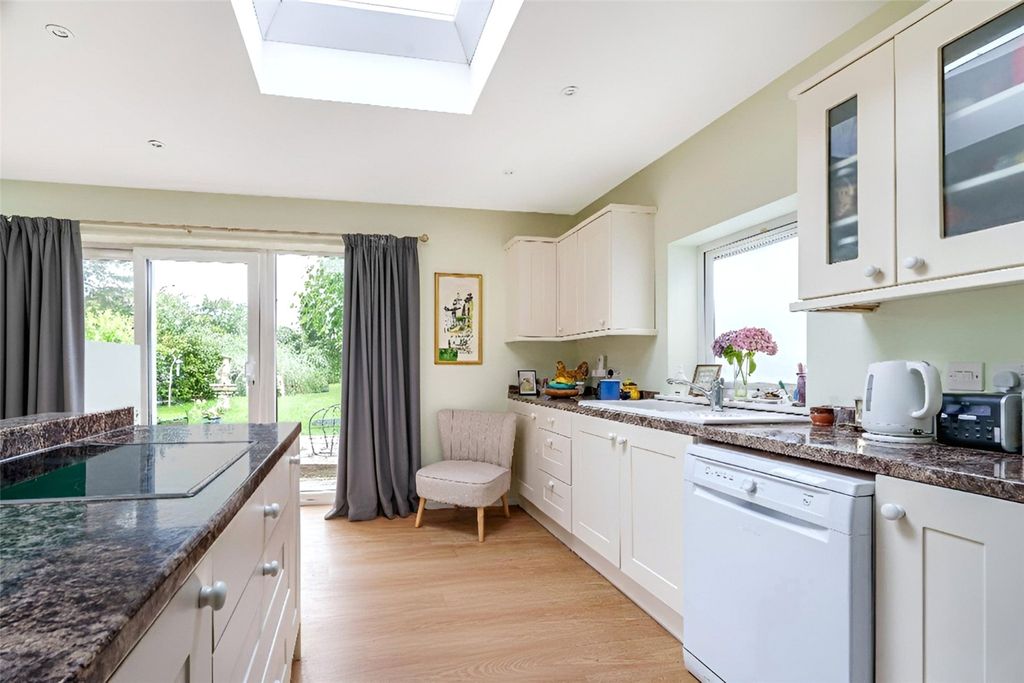 Property photo 3 of 10 Kitchen