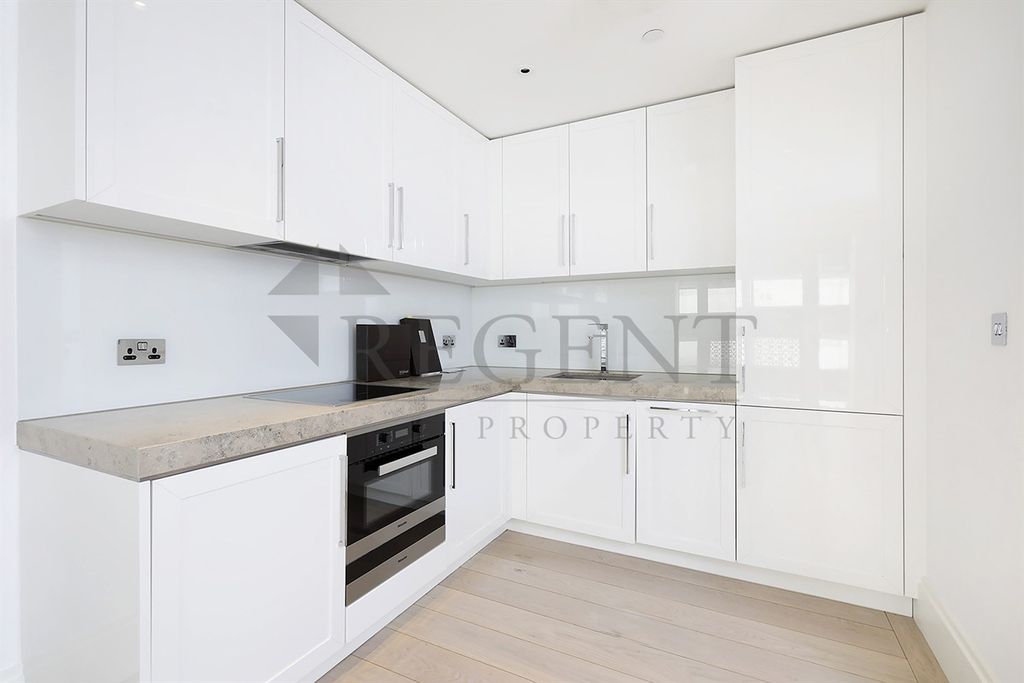 Property photo 3 of 10 Kitchen