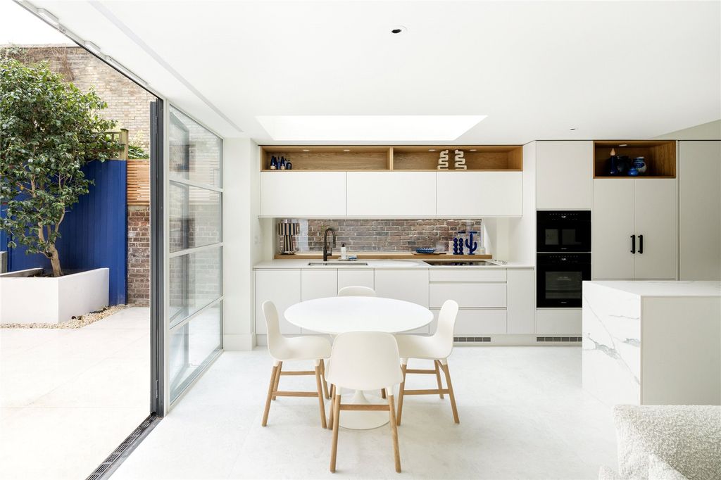 Property photo 1 of 21 Picture No. 05