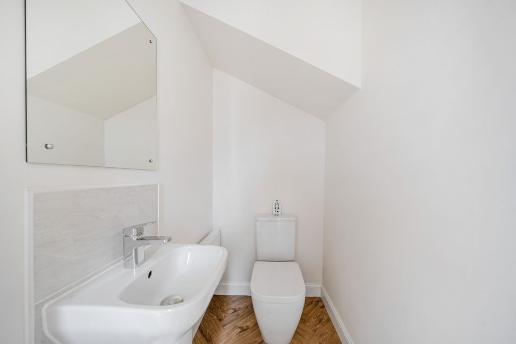 Property photo 3 of 18 WC
