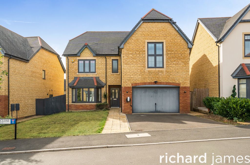 Property photo 1 of 16 F402E41Db47842d186E9Ab9B067Cba70