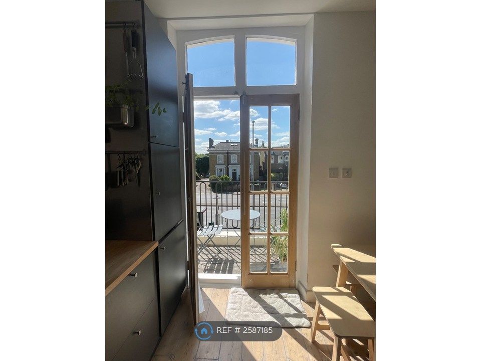 Property photo 3 of 11 Balcony