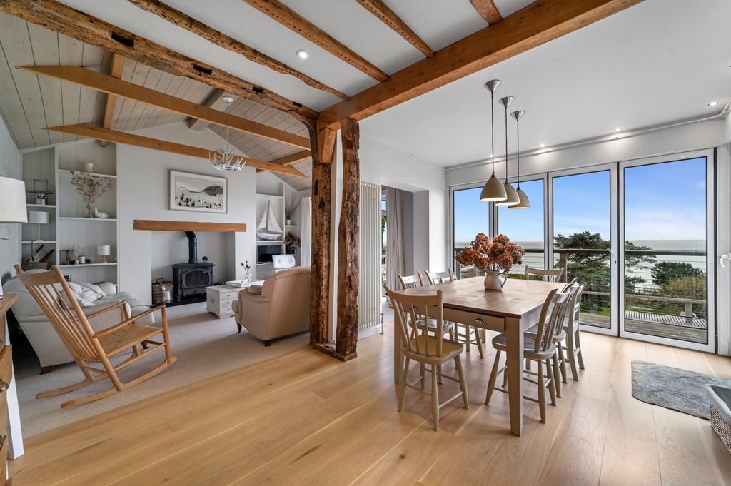 Property photo 1 of 44 15Coastroad-Dining