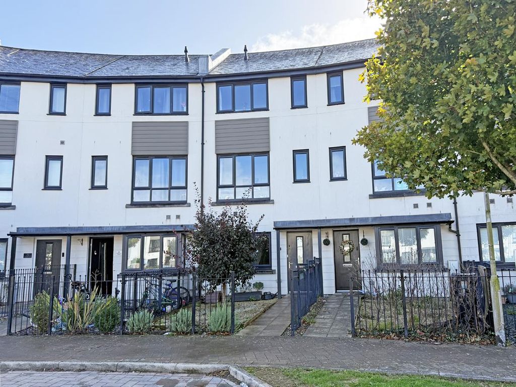 Property photo 1 of 21 Costcombe Circus 25 - Front.....Jpg