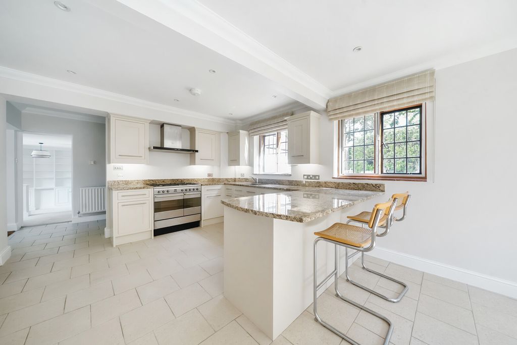 Property photo 3 of 17 1302303-16-683B04...