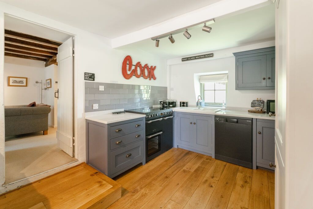 Property photo 3 of 17 Kitchen