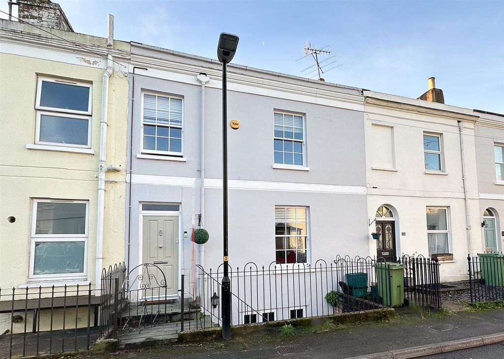 Property photo 1 of 12 External