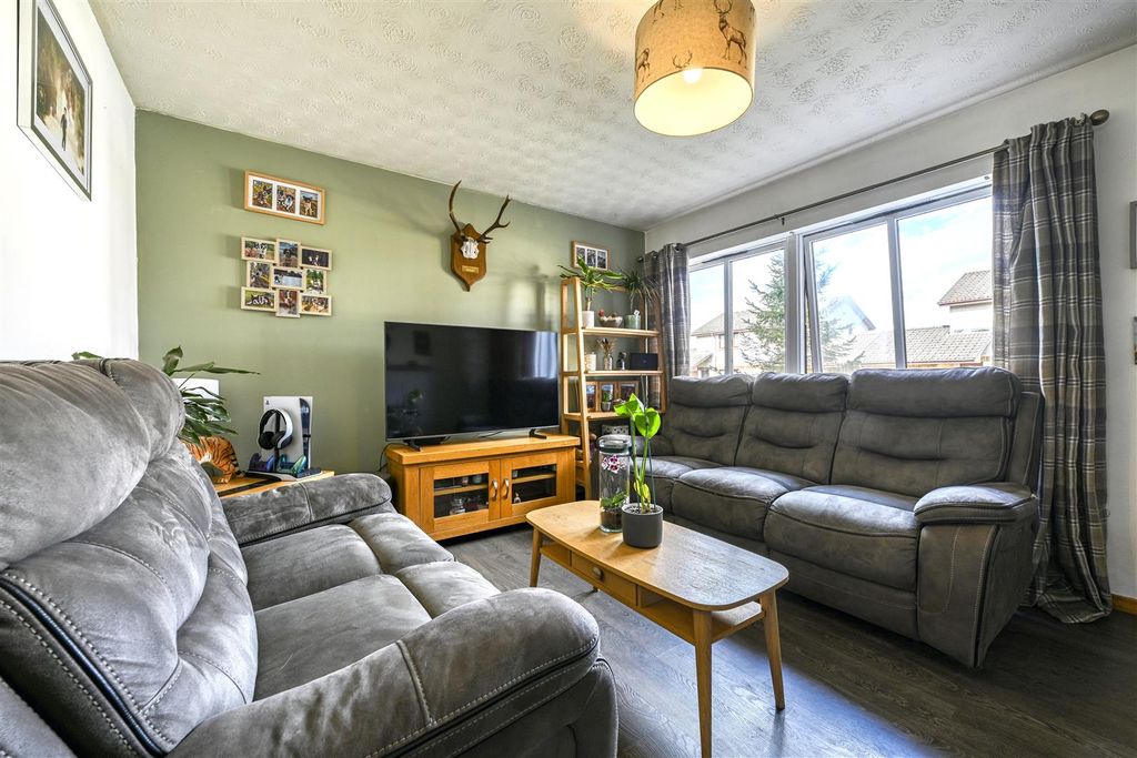 Property photo 2 of 10 3-Lounge-Additional-Bright.Jpg