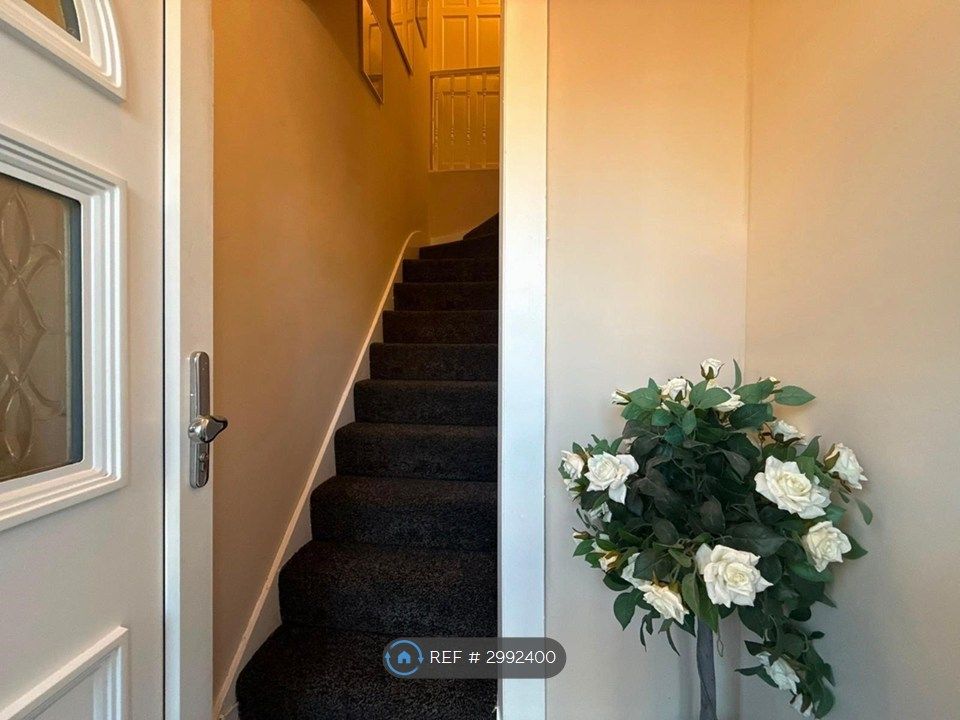 Property photo 1 of 9 Entrance