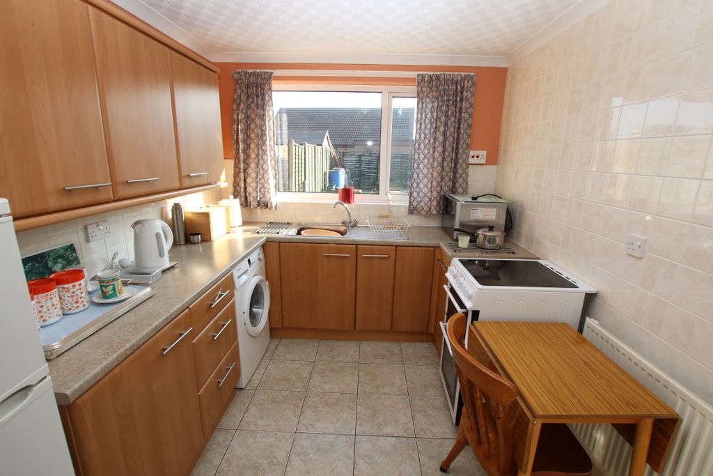 Property photo 3 of 10 Kitchen