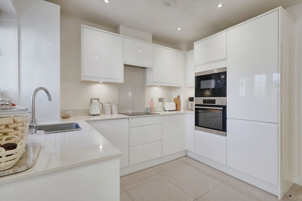 Additional image 9 of 1 bed flat for saleHigh Road, Benfleet SS7