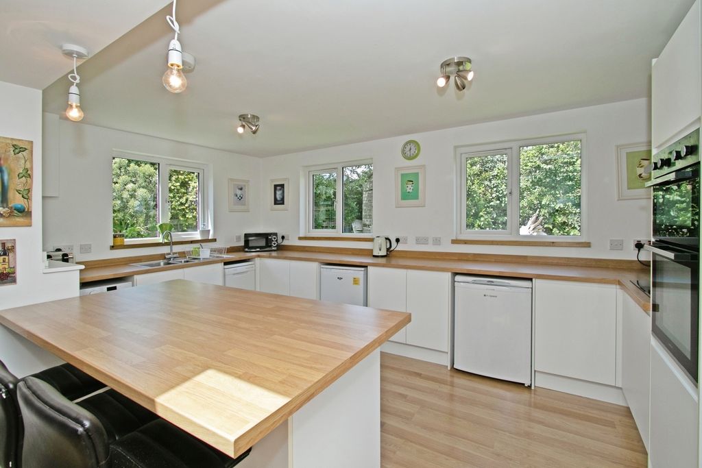 Property photo 3 of 18 Pbox-Img.Jpg