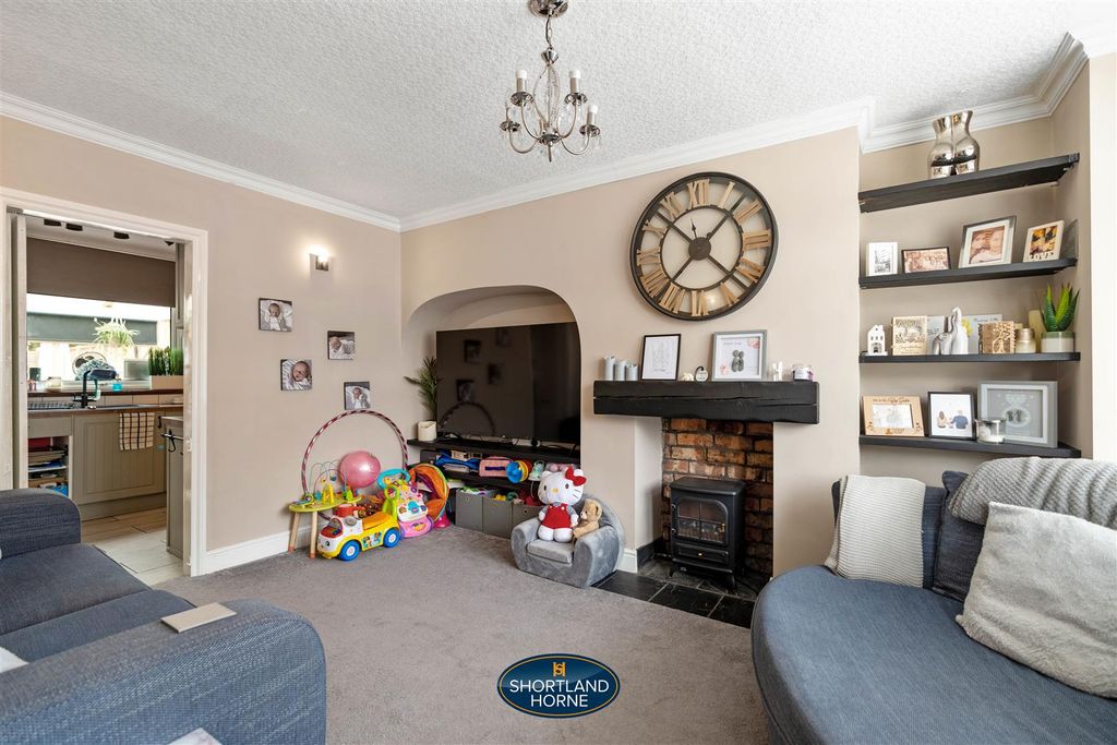 Property photo 3 of 20 17 Holly Grove (9 Of 21).Jpg