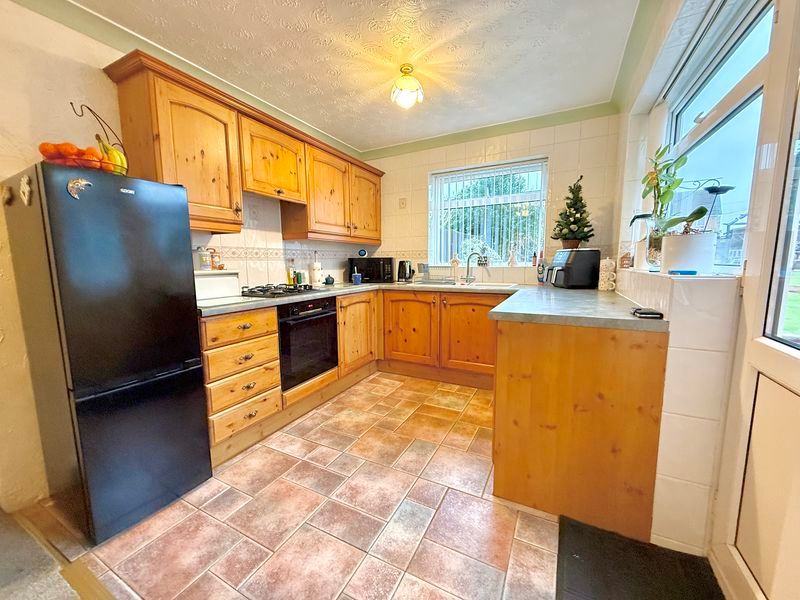 Property photo 3 of 17 Kitchen