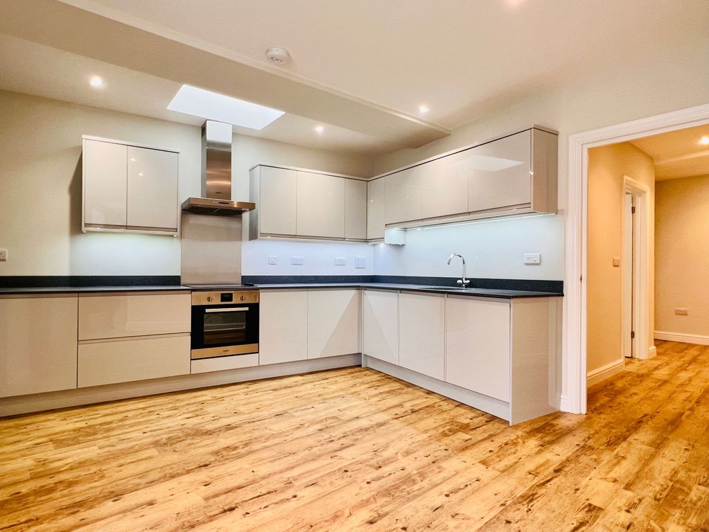 Property photo 2 of 18 Kitchen
