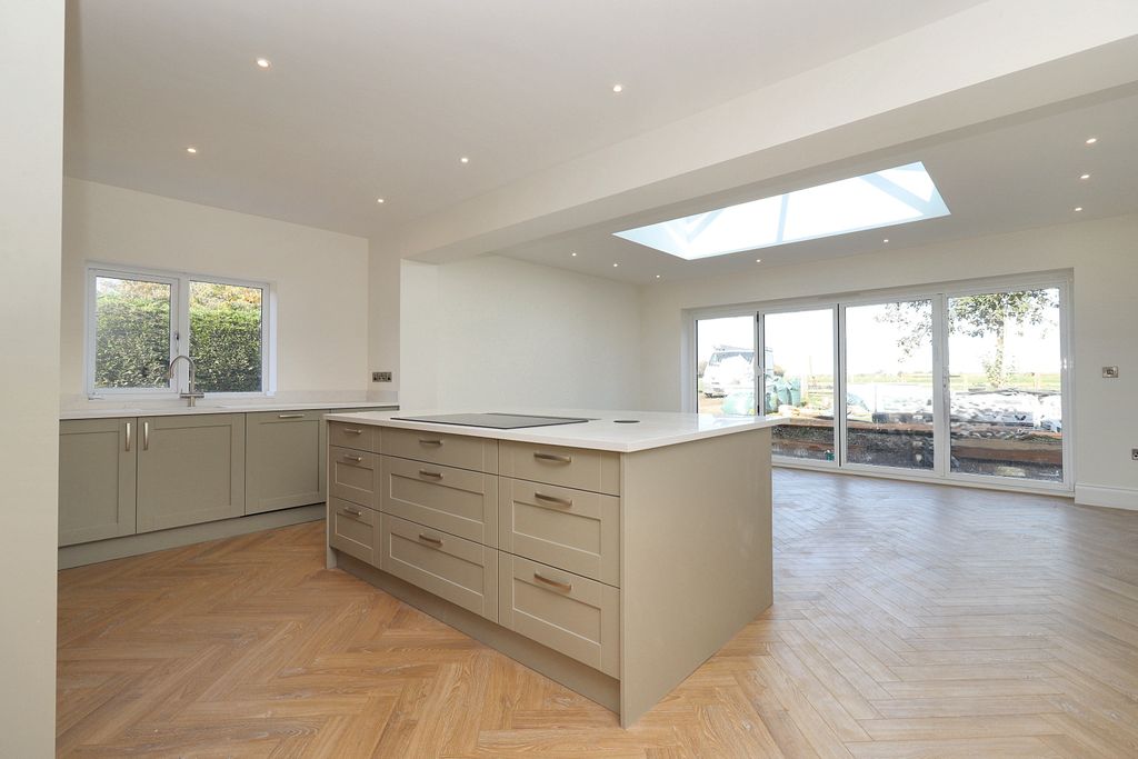 Property photo 1 of 21 Img_33654_16_Original