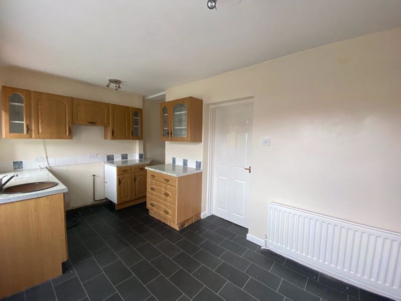 Property photo 3 of 8 Kitchen