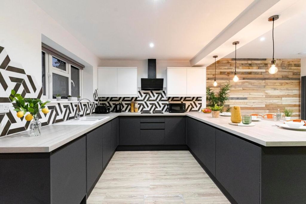 Property photo 3 of 14 Picture No. 02