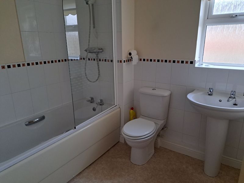 Property photo 3 of 7 Bathroom