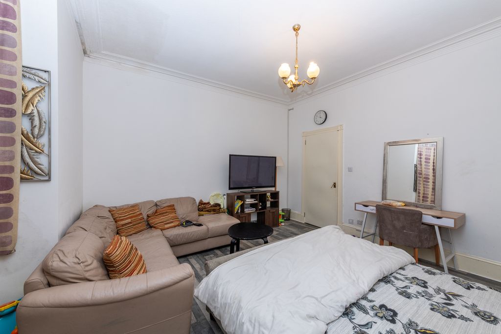 Property photo 2 of 42