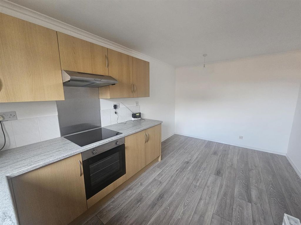 Property photo 3 of 7 Kitchen Diner