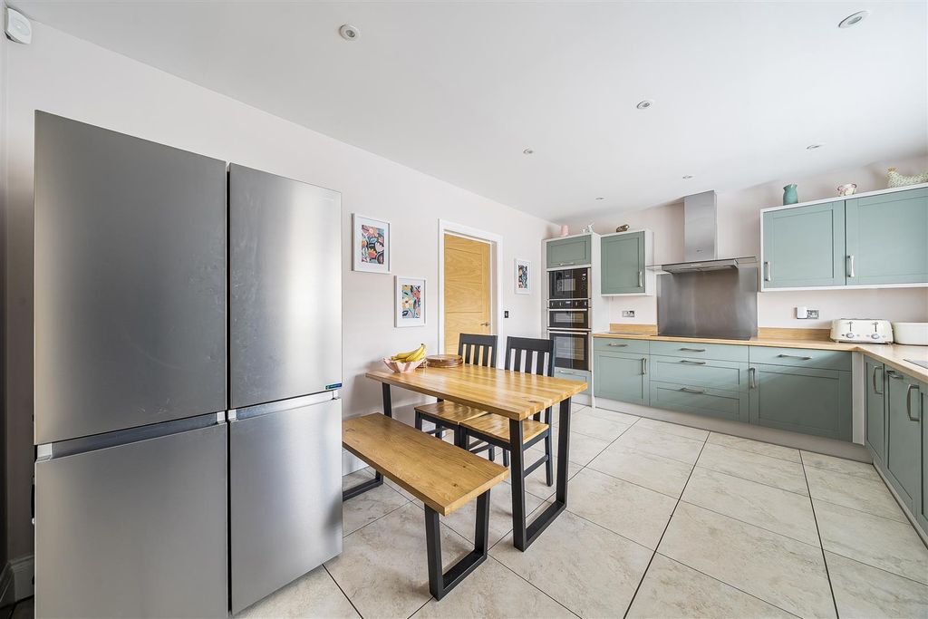 Property photo 2 of 20 Kitchen