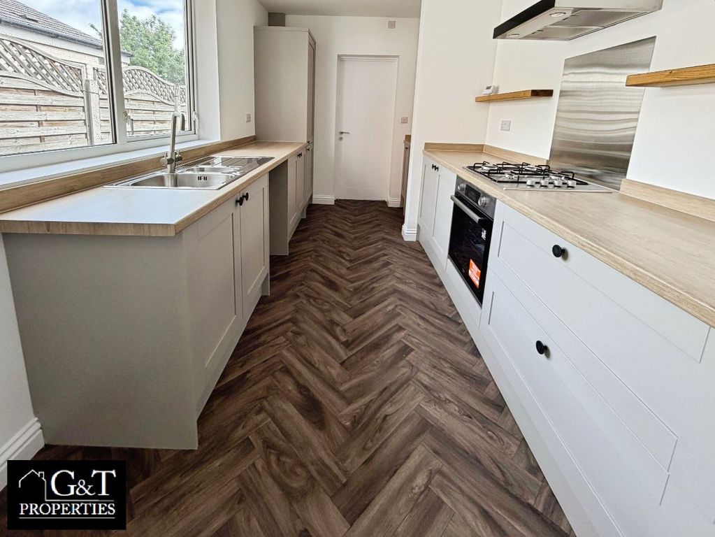 Property photo 2 of 17 Kitchen