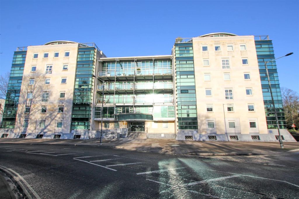 Property photo 1 of 22