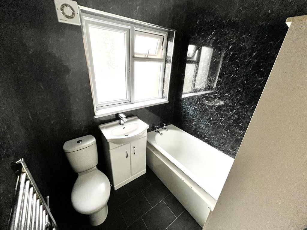 Property photo 3 of 6 Gallery