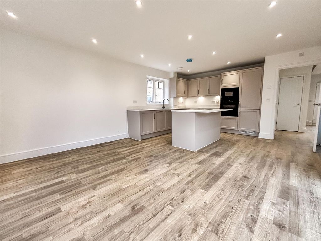 Property photo 2 of 20 Kitchen