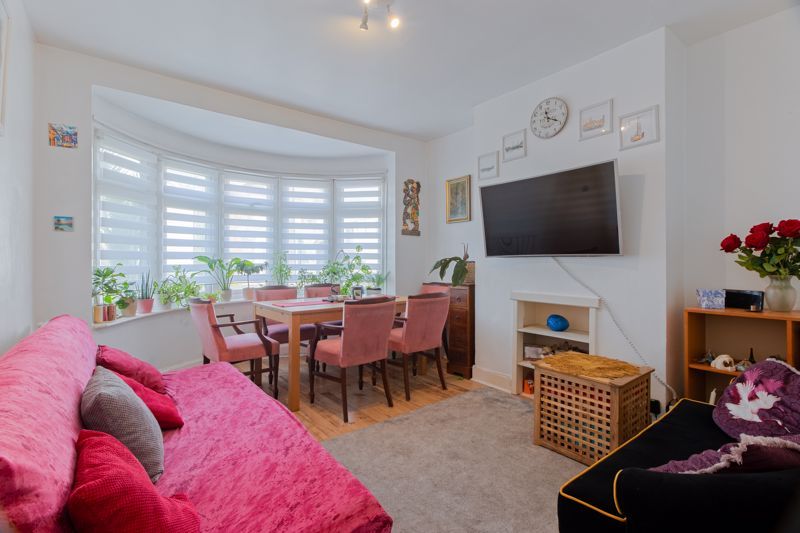 Property photo 2 of 15 Ivy Gate